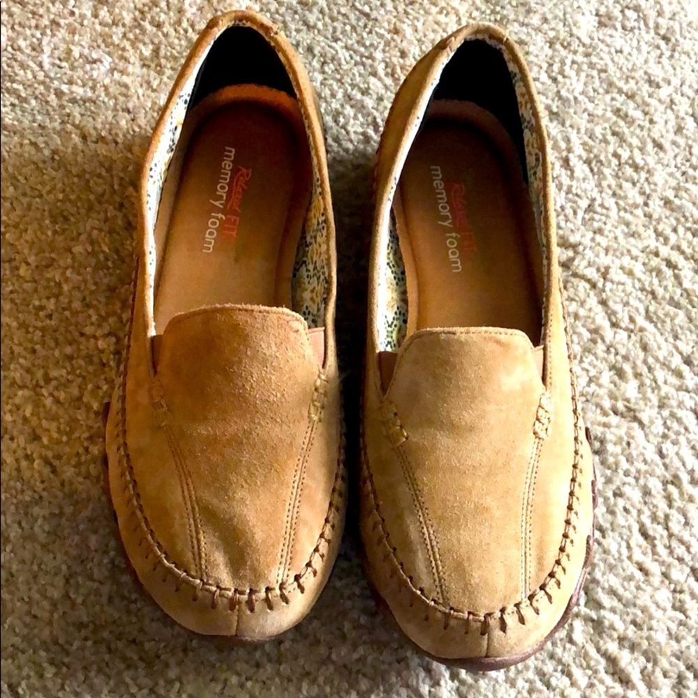 Skechers 48930 Slip On Relaxed Fit Suede Tan Shoes